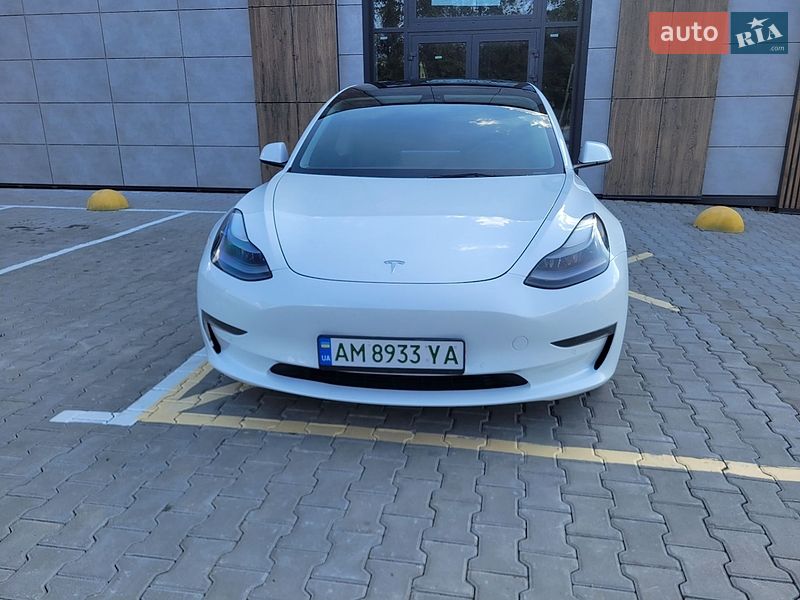 Седан Tesla Model 3 2022 в Житомире