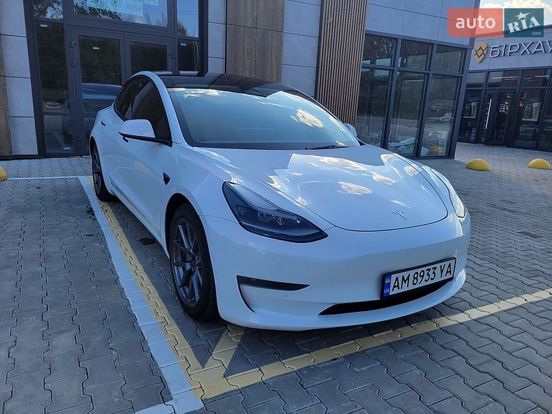 Седан Tesla Model 3 2022 в Житомире