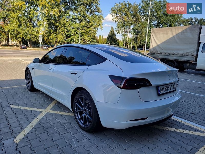 Седан Tesla Model 3 2022 в Житомире
