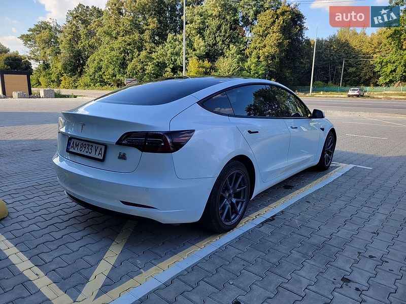 Седан Tesla Model 3 2022 в Житомире