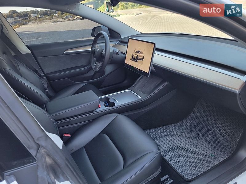 Седан Tesla Model 3 2022 в Житомире