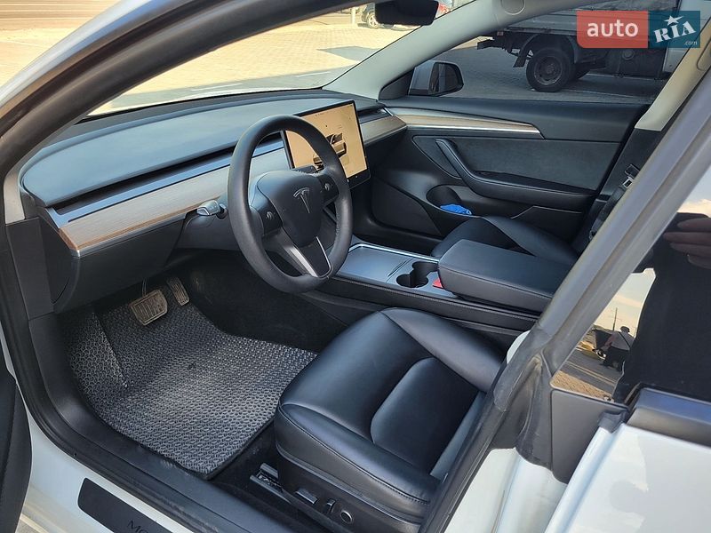 Седан Tesla Model 3 2022 в Житомире