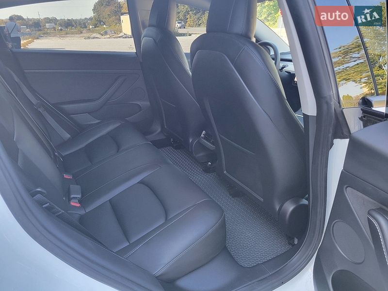 Седан Tesla Model 3 2022 в Житомире