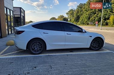Седан Tesla Model 3 2022 в Житомире