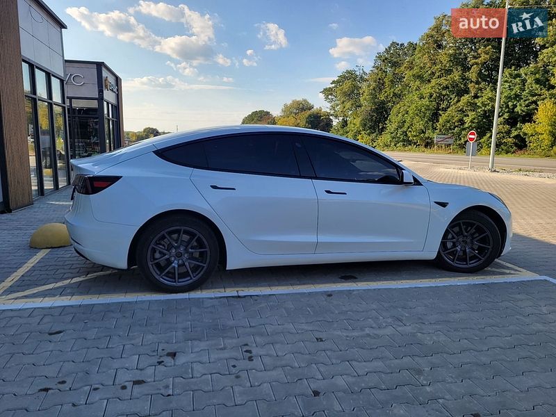 Седан Tesla Model 3 2022 в Житомире