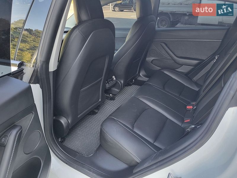 Седан Tesla Model 3 2022 в Житомире