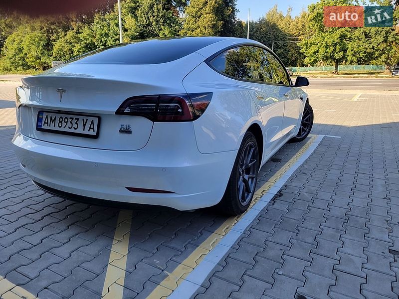 Седан Tesla Model 3 2022 в Житомире