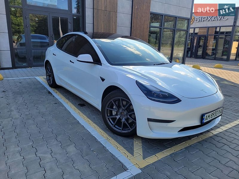 Седан Tesla Model 3 2022 в Житомире