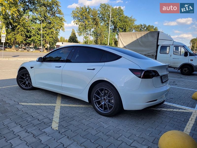 Седан Tesla Model 3 2022 в Житомире
