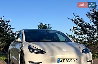 Tesla Model 3  2022