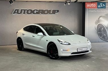 Tesla Model 3  2020