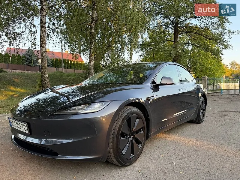 Tesla Model 3 2024