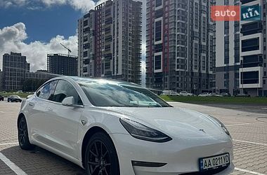 Tesla Model 3  2019