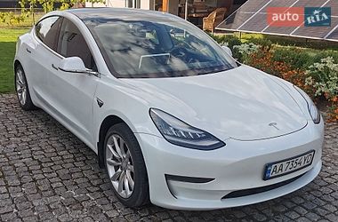 Седан Tesla Model 3 2020 в Киеве
