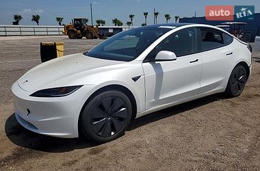 Tesla Model 3  2024