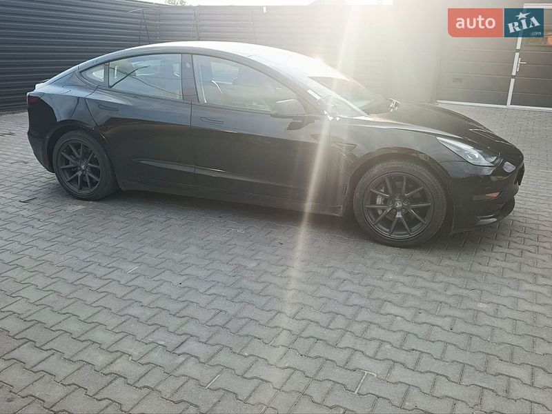 Седан Tesla Model 3 2023 в Луцке