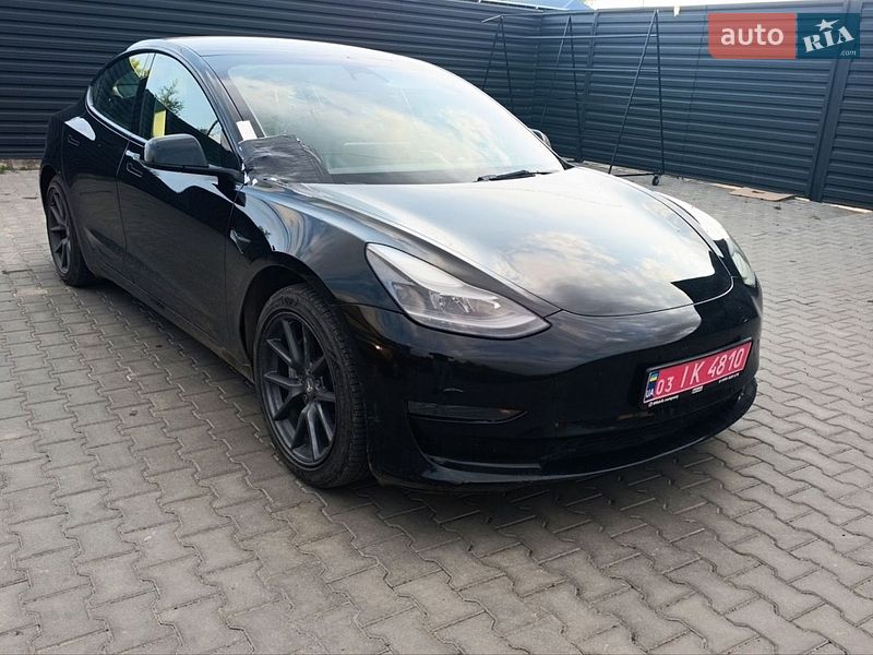 Седан Tesla Model 3 2023 в Луцке