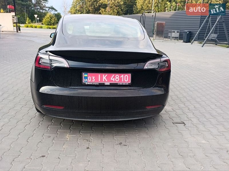 Седан Tesla Model 3 2023 в Луцке