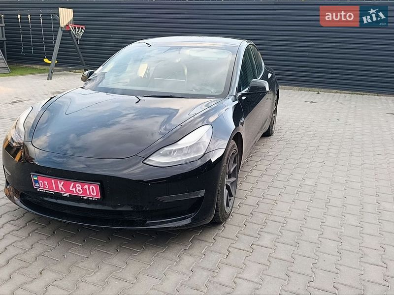 Седан Tesla Model 3 2023 в Луцке