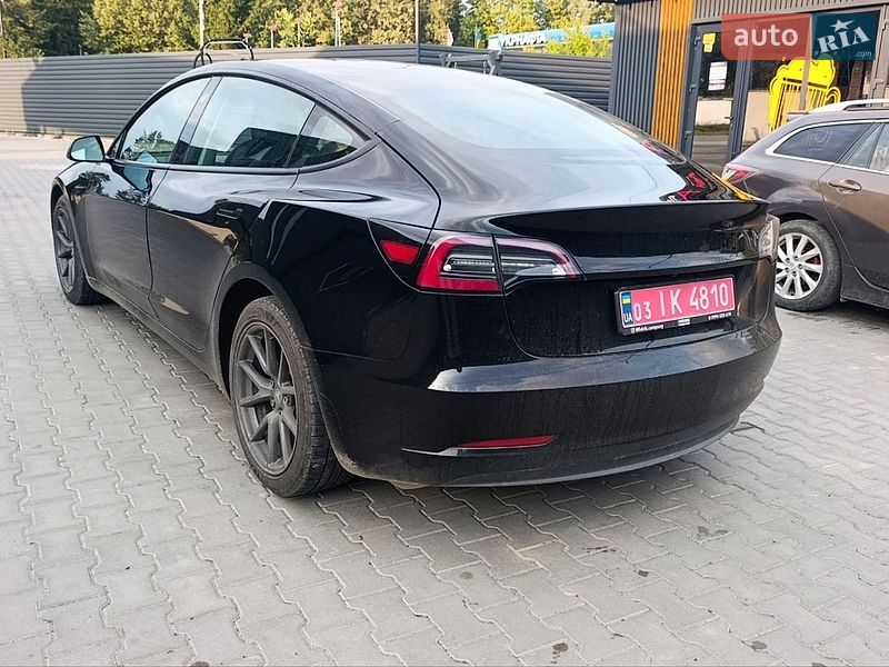 Седан Tesla Model 3 2023 в Луцке