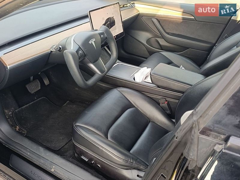 Седан Tesla Model 3 2023 в Луцке
