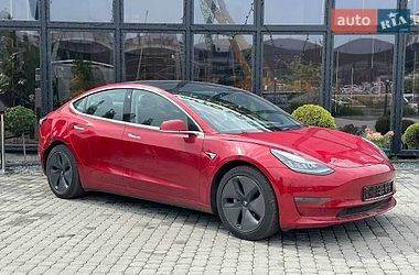 Седан Tesla Model 3 2018 в Львові