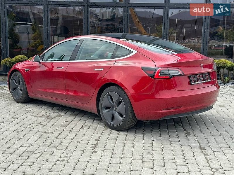 Седан Tesla Model 3 2018 в Львові