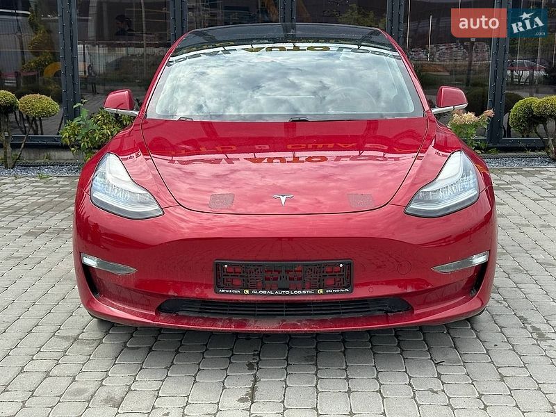 Седан Tesla Model 3 2018 в Львові
