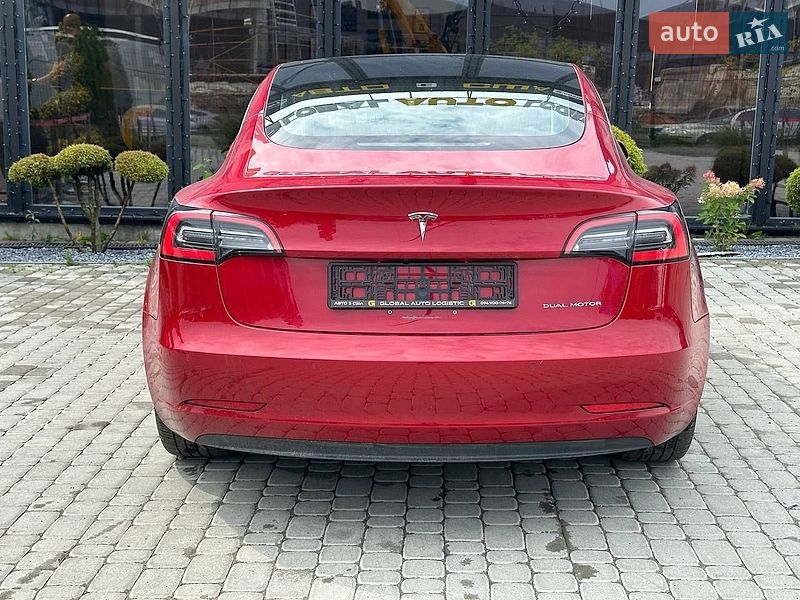 Седан Tesla Model 3 2018 в Львові