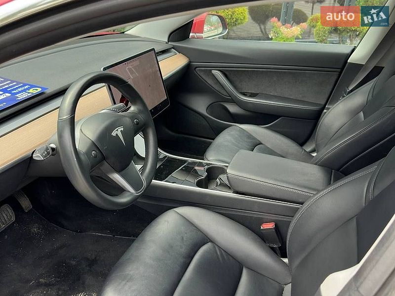 Седан Tesla Model 3 2018 в Львові
