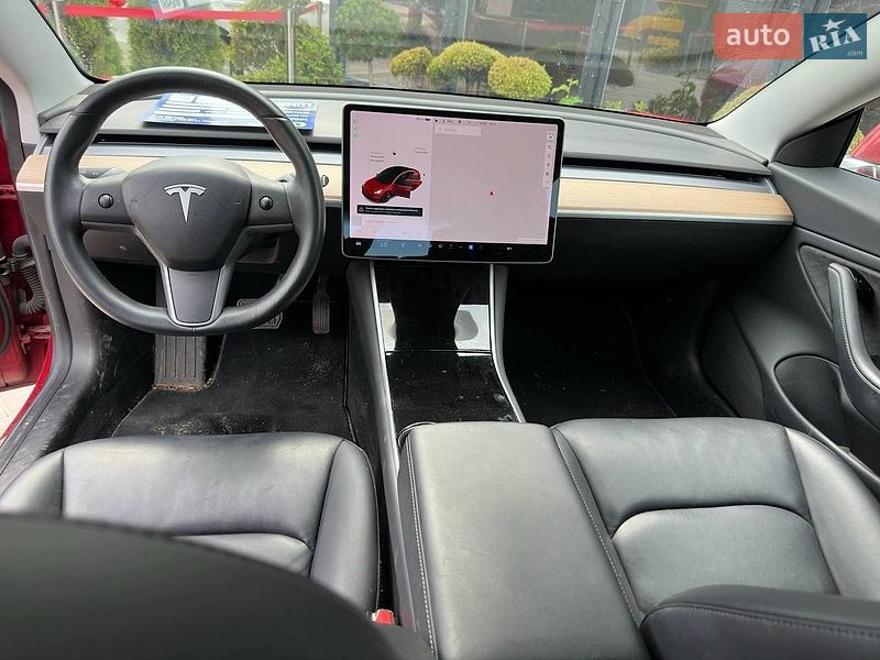 Седан Tesla Model 3 2018 в Львові