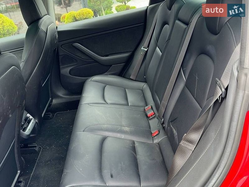 Седан Tesla Model 3 2018 в Львові