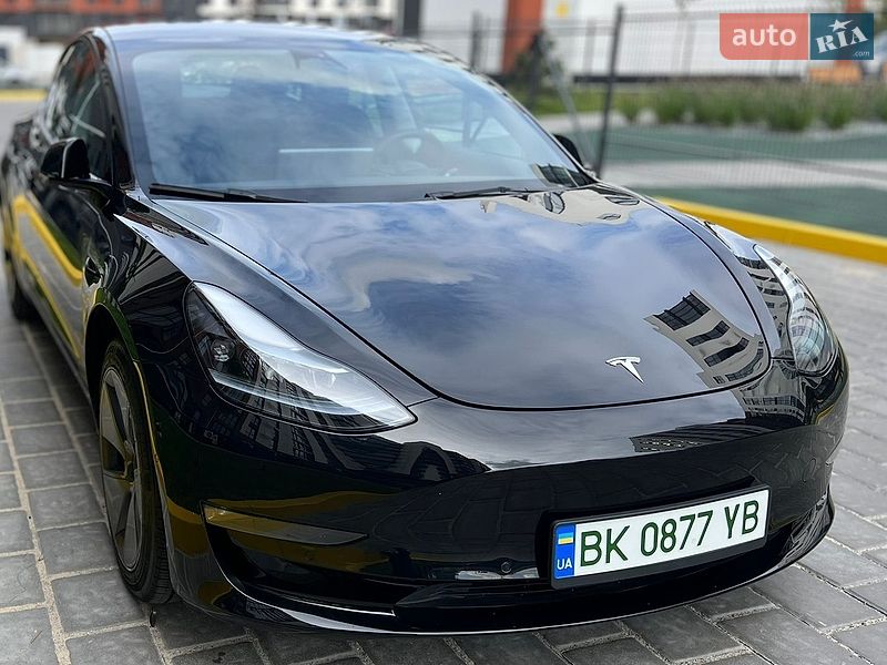 Седан Tesla Model 3 2022 в Ровно