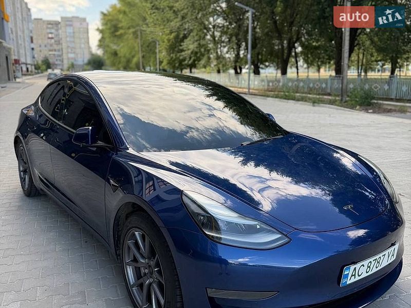 Седан Tesla Model 3 2021 в Львове