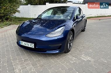 Tesla Model 3  2022