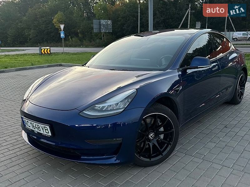 Седан Tesla Model 3 2019 в Луцке
