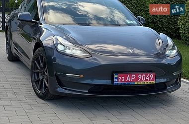 Седан Tesla Model 3 2021 в Долине Седан Tesla Model 3 2021 в Долине