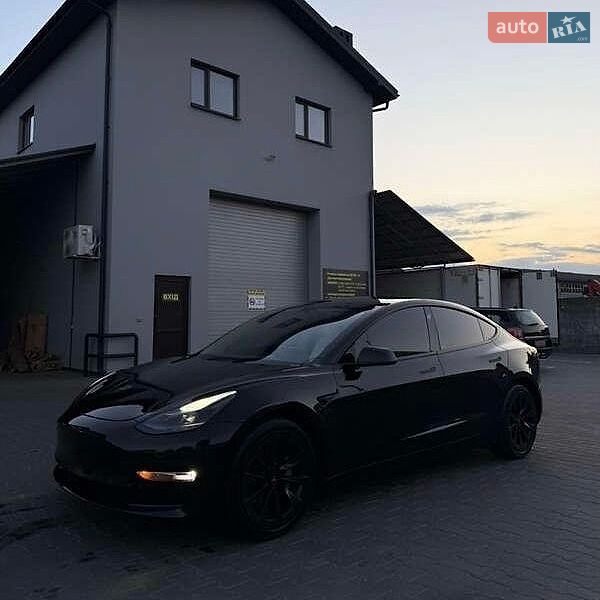 Седан Tesla Model 3 2021 в Львове