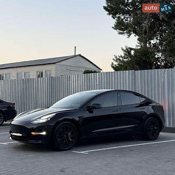 Седан Tesla Model 3 2021 в Львове