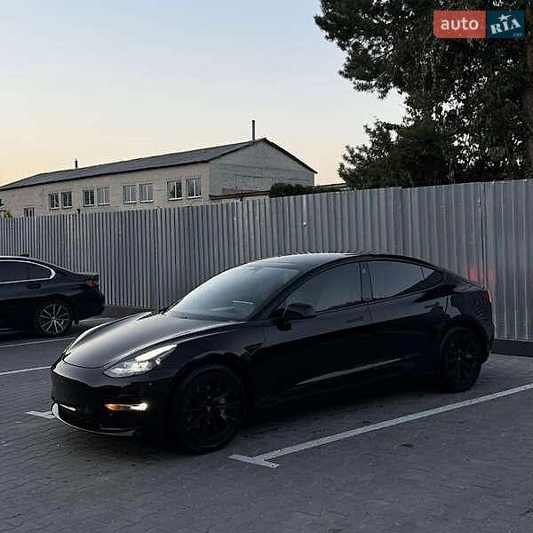 Седан Tesla Model 3 2021 в Львове