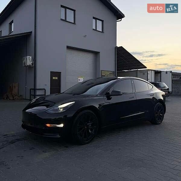 Седан Tesla Model 3 2021 в Львове