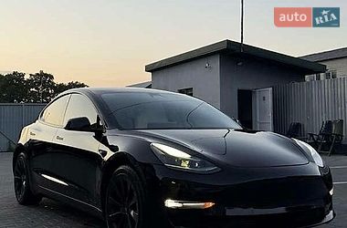 Седан Tesla Model 3 2021 в Львове