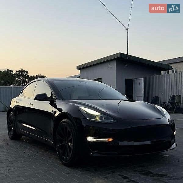Седан Tesla Model 3 2021 в Львове