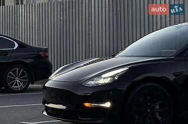Седан Tesla Model 3 2021 в Львове