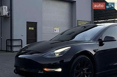 Седан Tesla Model 3 2021 в Львове