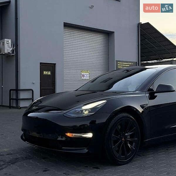 Седан Tesla Model 3 2021 в Львове