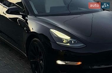 Седан Tesla Model 3 2021 в Львове