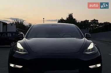 Седан Tesla Model 3 2021 в Львове