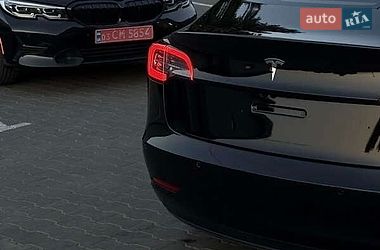 Седан Tesla Model 3 2021 в Львове