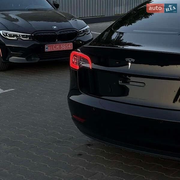 Седан Tesla Model 3 2021 в Львове